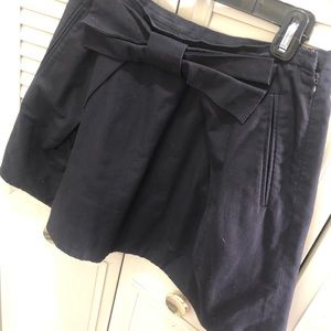 Black structures skirt